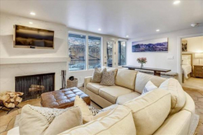 3 Bedroom Mountain Vacation Rental Located 2 Blocks from the Silver Queen Gondola with Heated Pool and Hot Tub